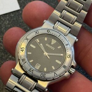 Gucci 9700M Stainless Steel Watch – Black Dial – Date – Swiss Made